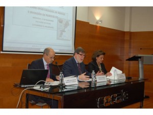 De izq. a dcha.: Ahmed Ould Souilem, embajador de Marruecos en España; Santiago Aparicio, presidente de CECALE; Leila Hayat, presidenta de CCISME